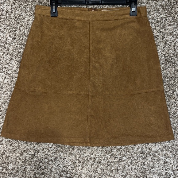 Sans Souci Dresses & Skirts - Sans Souci Size L Paneled Faux Suede Mini Skirt